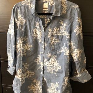 Women’s GAP chambray, tailored button blouse